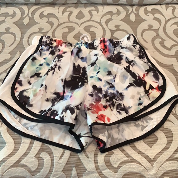 Nike floral Dri-fit shorts - Picture 9 of 14